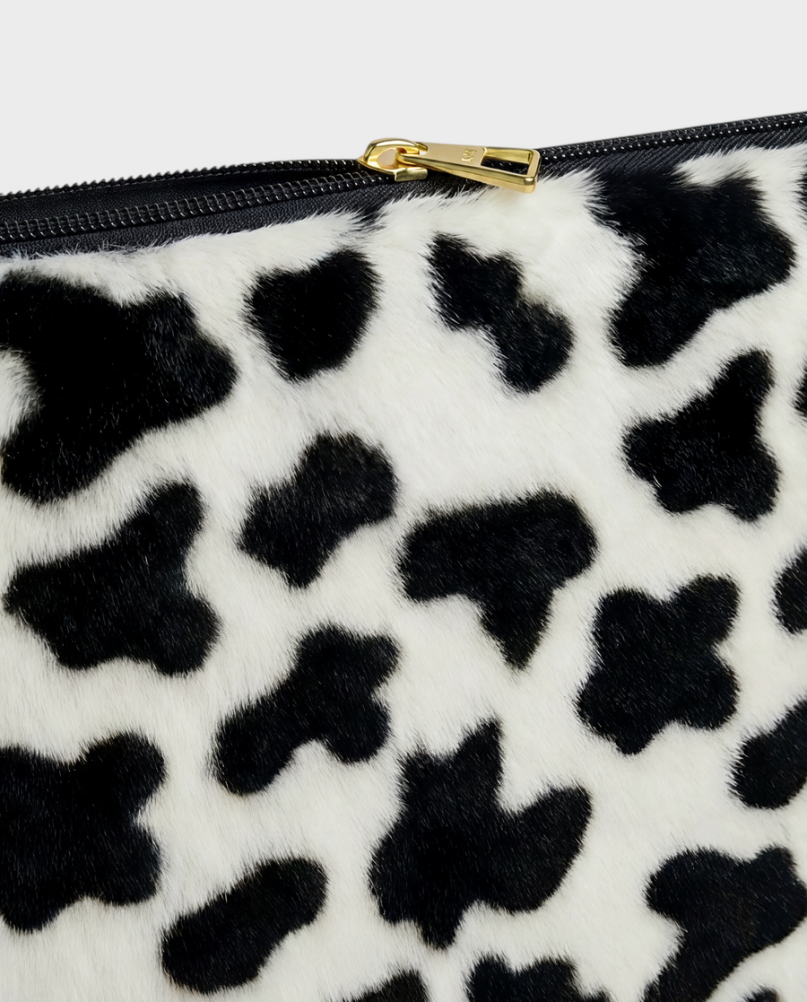 Milky – Black Cow-Inspired – Laptop Sleeve 15" & 16"