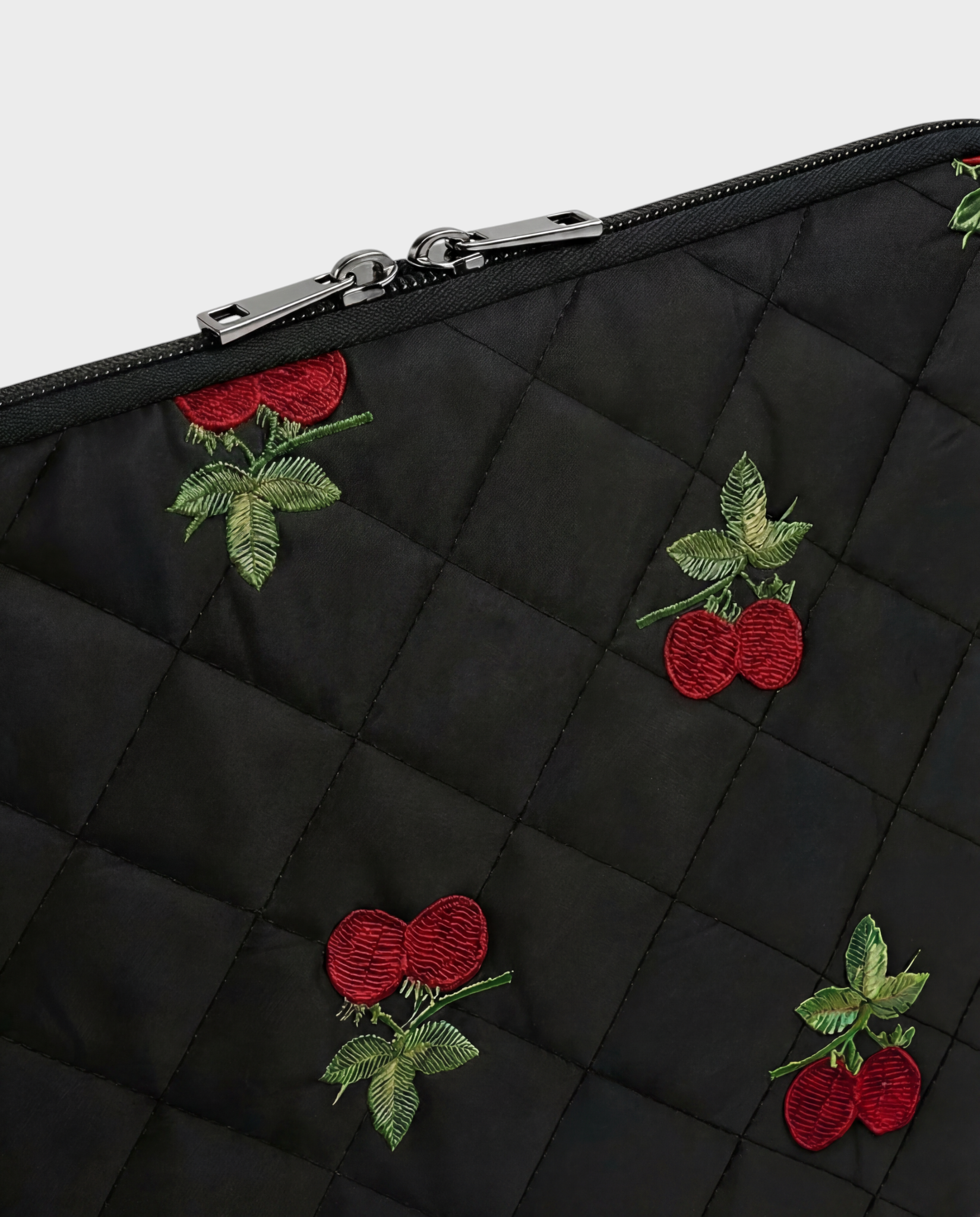 Image of Amaro laptop sleeve 15-16 inch quilted cherry black – Komye (view 2)