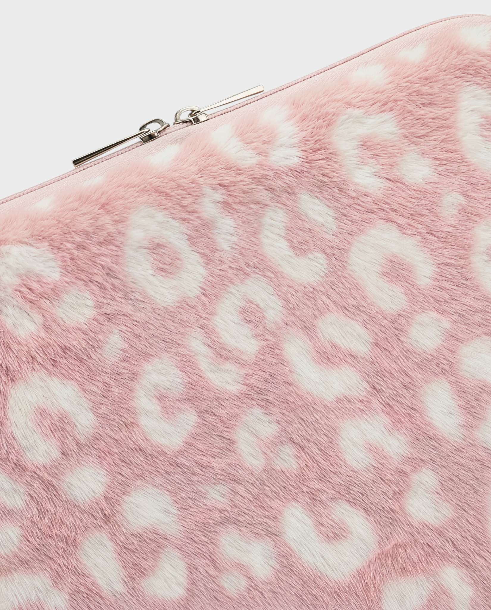 Image of Lola iPad & tablet sleeve plush pink – Komye (view 2)