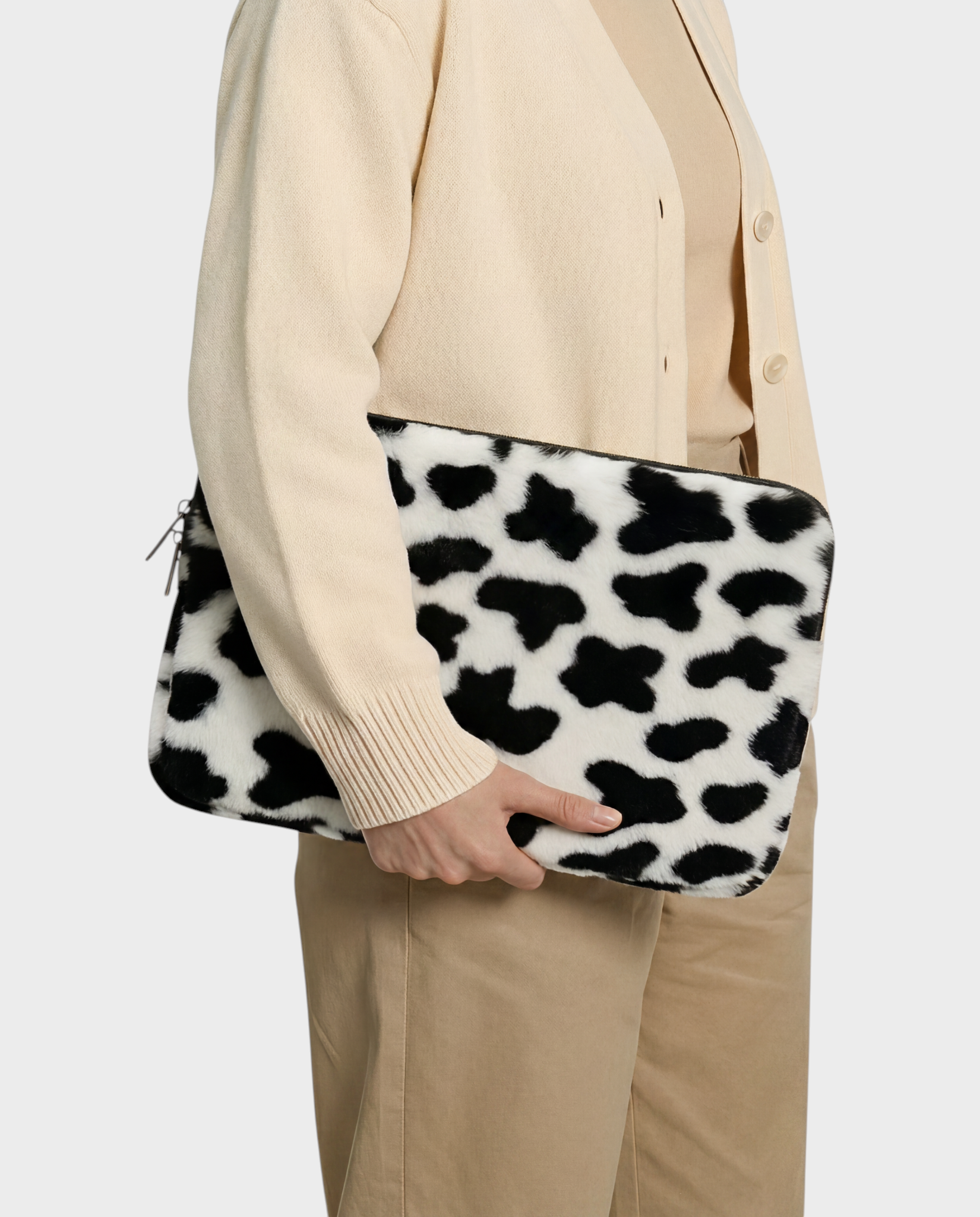 Image of Milky laptop sleeve 15-16 inch black and white cow – Komye (view 1)