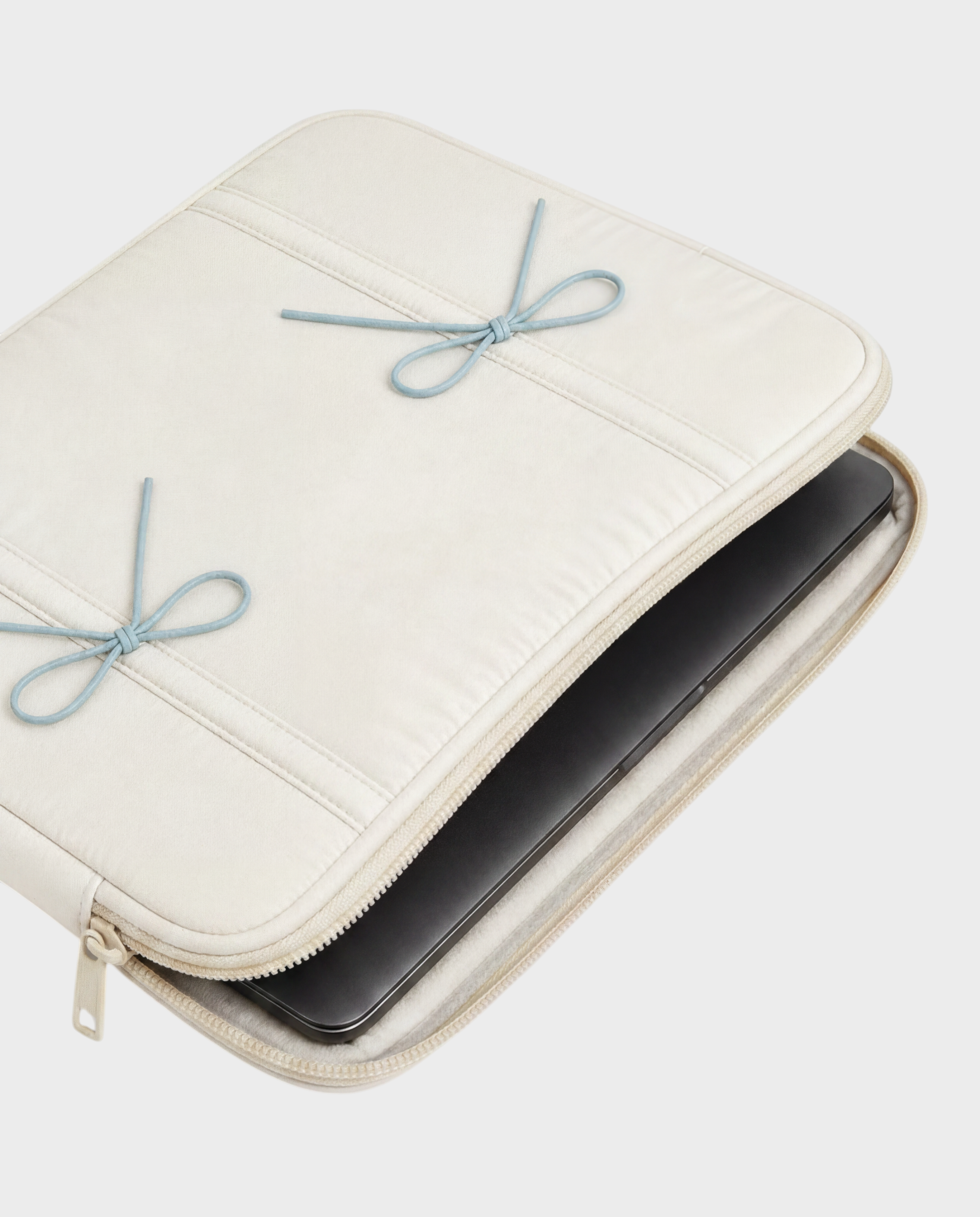 Image of Cosi iPad & tablet sleeve ivory – Komye (view 3)