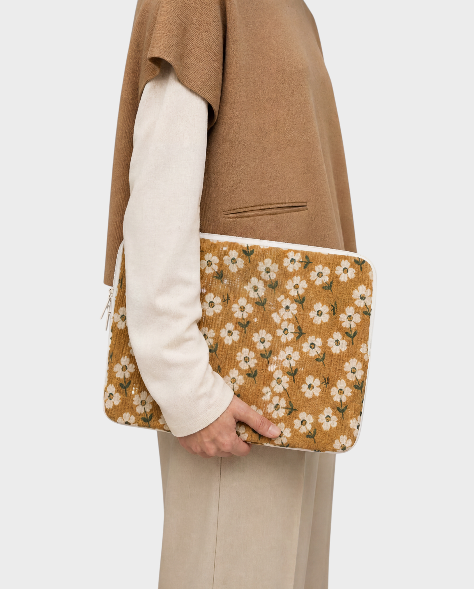 Image of Honey iPad & tablet sleeve mustard – Komye (view 1)